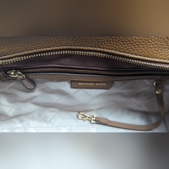 NWOT Michael Kors stunning brn soft leather gold lock in front & key in pouch - Picture 9 of 15